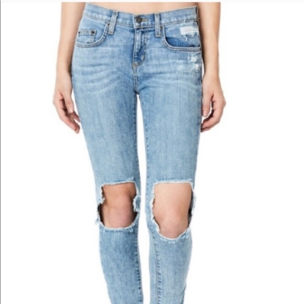 *TRENDY* CARMAR SUPER DISTRESSED JEANS 26
